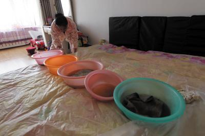 马山楼上漏水，住户失联，小区没物管，业主维权难！律师来支招……